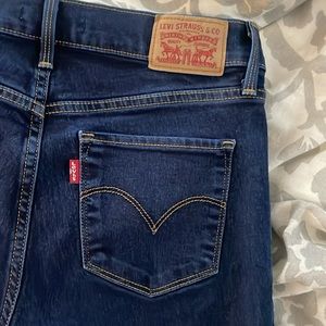 LEVI’S 311 Size 27 shaping skinny dark wash